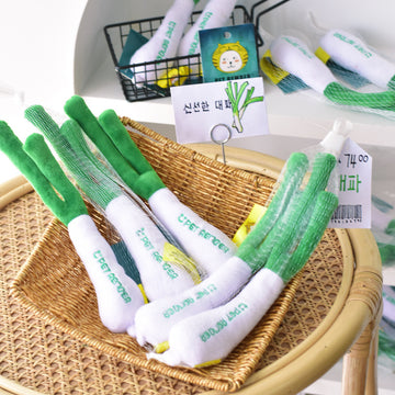 Squeaky & Crinkly Interactive Toy for Dogs/Cats (Spring Onion)